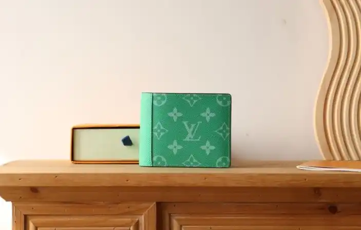 LV Wallets 4178D-0198