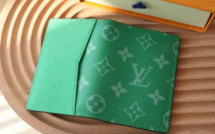 LV Wallets 4178D-0201