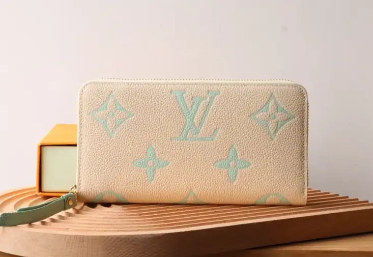 LV Wallets 4178F-0007
