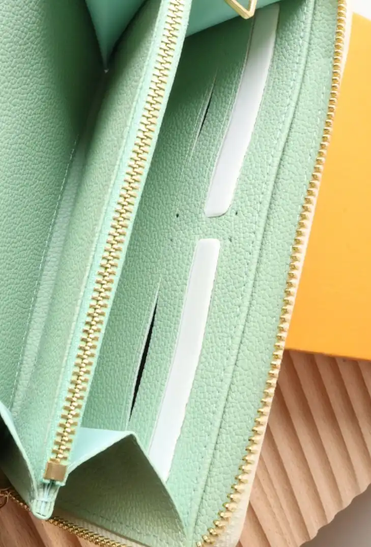 LV Wallets 4178F-0007
