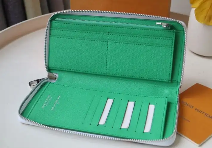 LV Wallets 4178F-0012