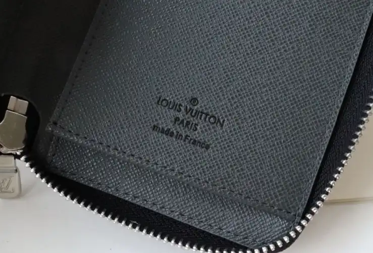 LV Wallets 4178F-0021