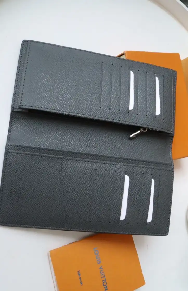 LV Wallets 4178F-0022