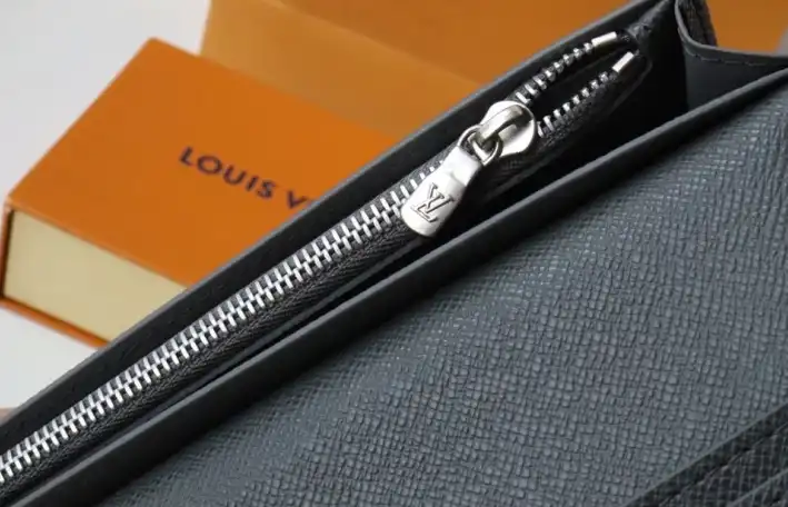 LV Wallets 4178F-0022