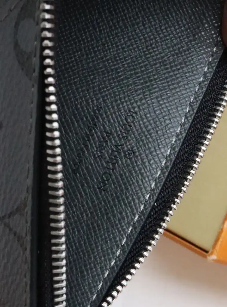 LV Wallets 4178F-0023