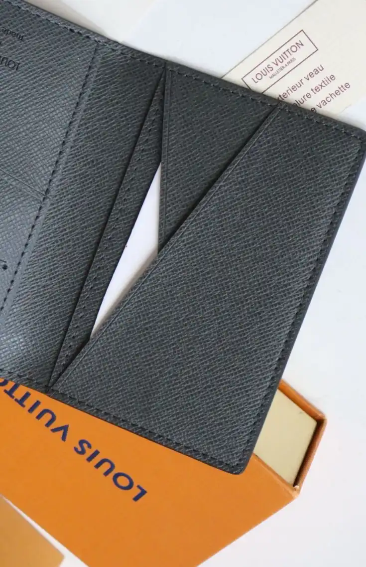LV Wallets 4178F-0025