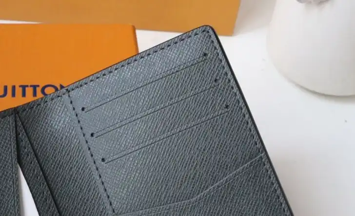 LV Wallets 4178F-0025