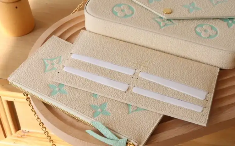 LV Wallets 4178F-0032