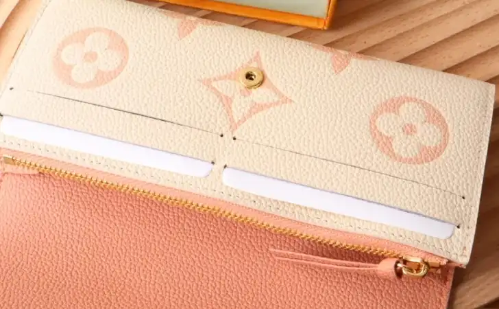LV Wallets 4178F-0043