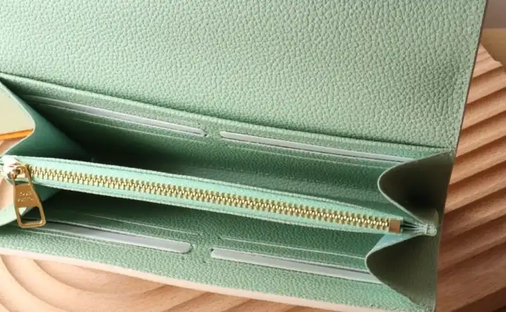 LV Wallets 4178F-0047