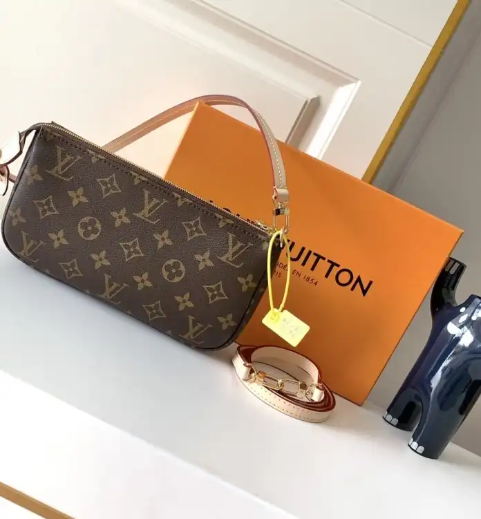 LV Clutch Bags 4178F-0069