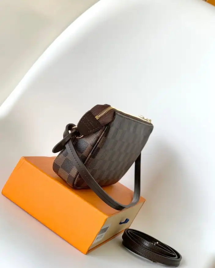 LV Clutch Bags 4178F-0072