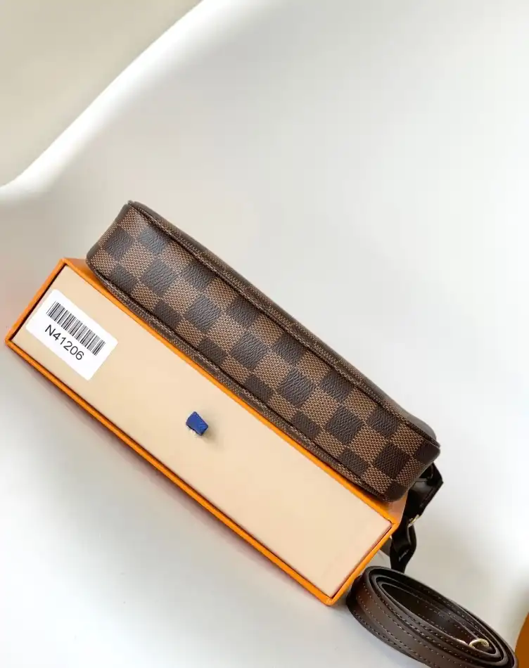 LV Clutch Bags 4178F-0072