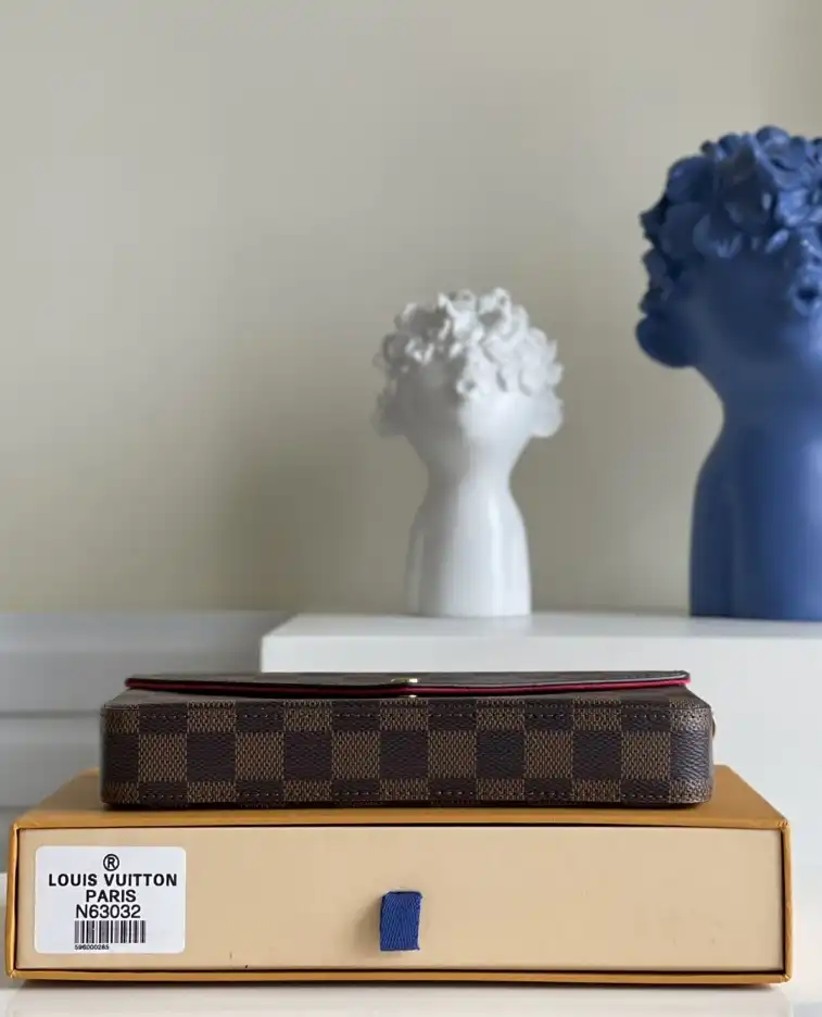 LV Wallets 4178F-0073