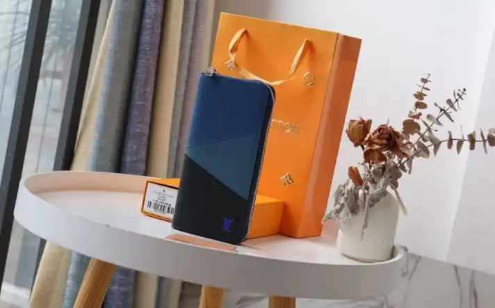 LV Wallets 4178F-0079