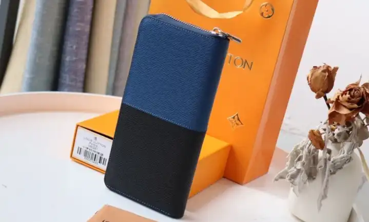 LV Wallets 4178F-0079
