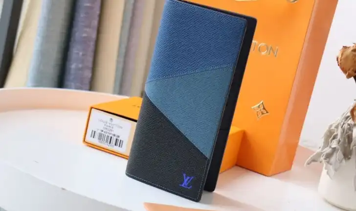 LV Wallets 4178F-0081