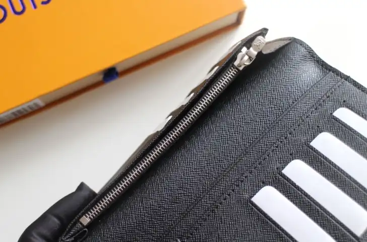 LV Wallets 4178F-0087