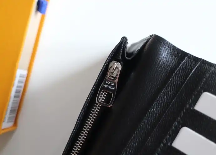 LV Wallets 4178F-0088