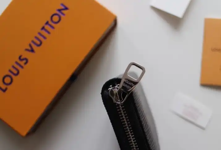 LV Wallets 4178F-0089