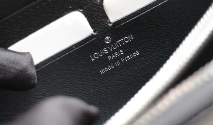 LV Wallets 4178F-0089