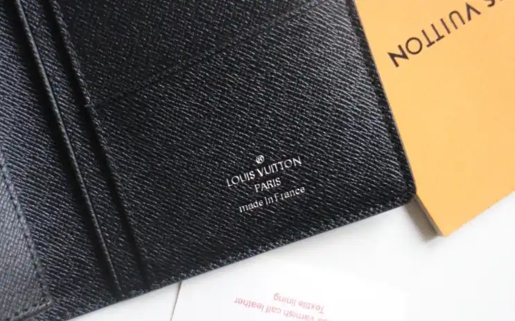 LV Wallets 4178F-0095