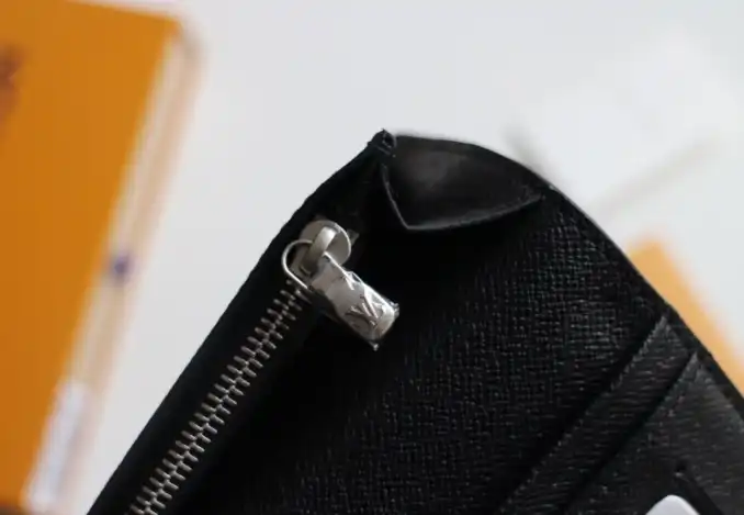 LV Wallets 4178F-0095