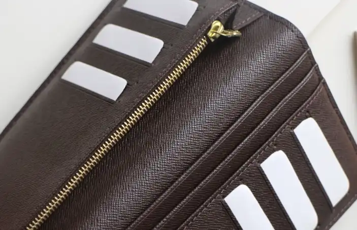 LV Wallets 4178F-0097