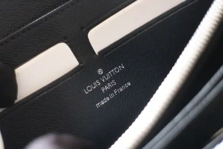 LV Wallets 4178F-0098