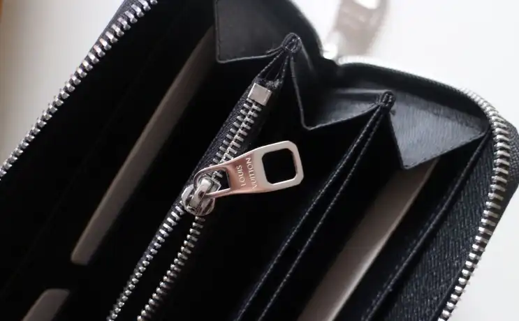 LV Wallets 4178F-0098