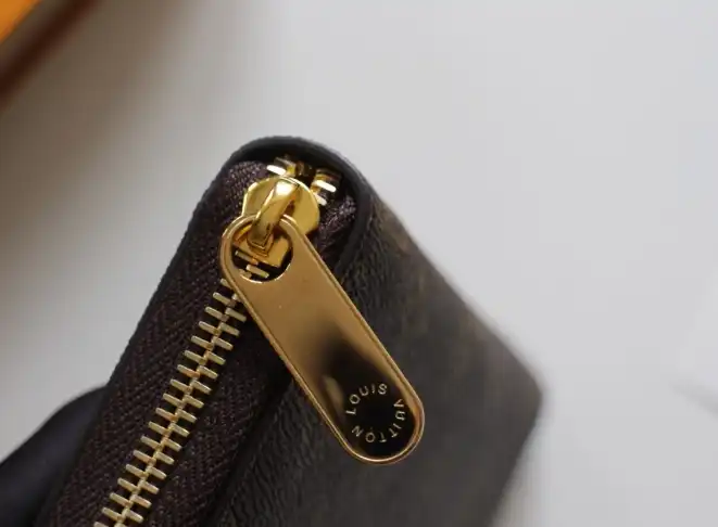 LV Wallets 4178F-0099