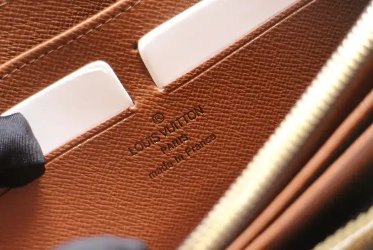 LV Wallets 4178F-0099
