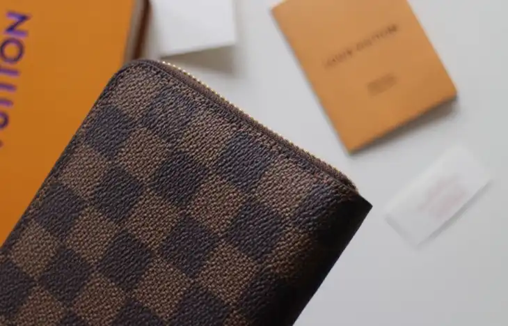 LV Wallets 4178F-0100