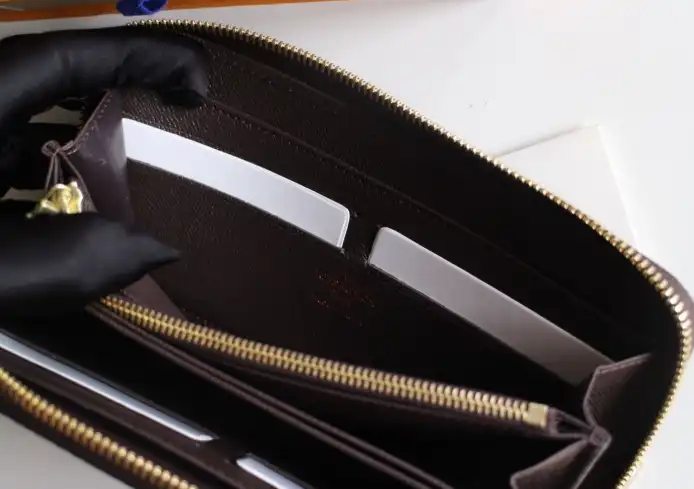 LV Wallets 4178F-0100