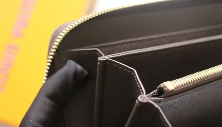 LV Wallets 4178F-0100
