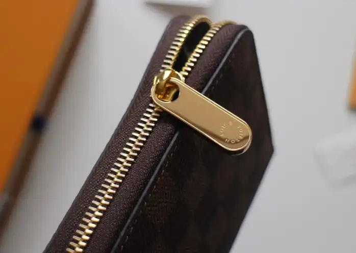 LV Wallets 4178F-0100