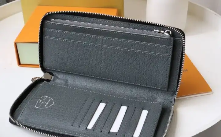LV Wallets 4178F-0101