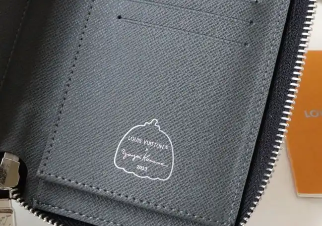 LV Wallets 4178F-0101