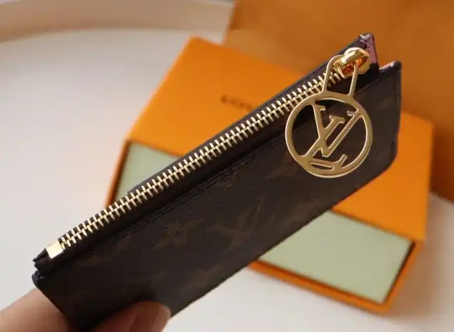 LV Wallets 4178F-0106