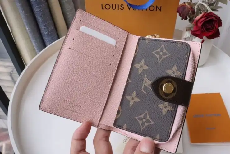 LV Wallets 4178F-0118