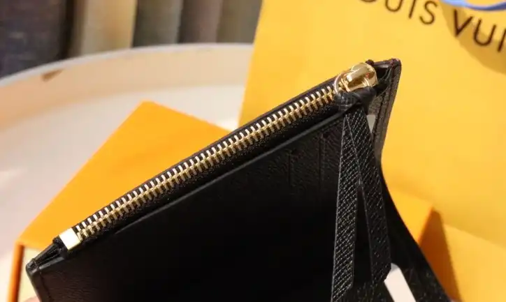 LV Wallets 4178F-0125