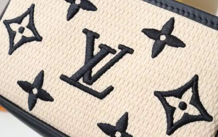 LV Wallets 4178F-0127
