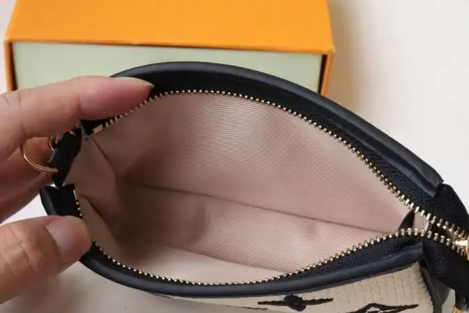 LV Wallets 4178F-0127