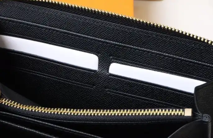 LV Wallets 4178F-0128
