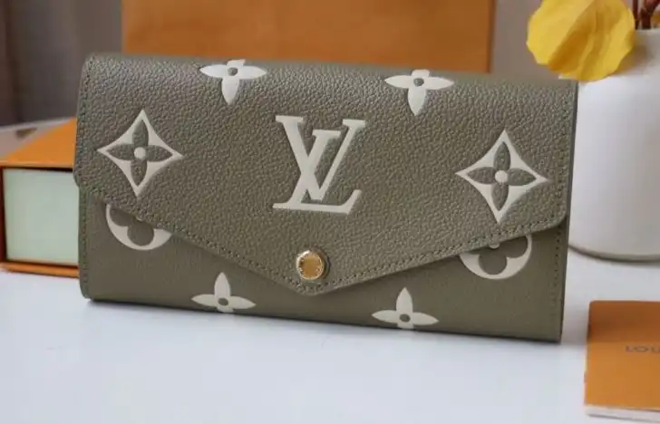 LV Wallets 4178G-0001