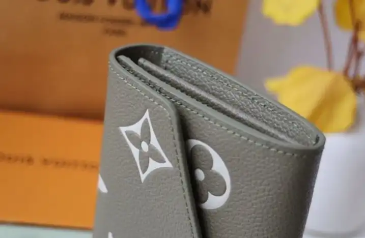 LV Wallets 4178G-0001