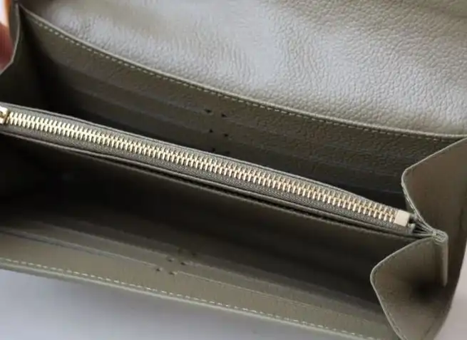LV Wallets 4178G-0001