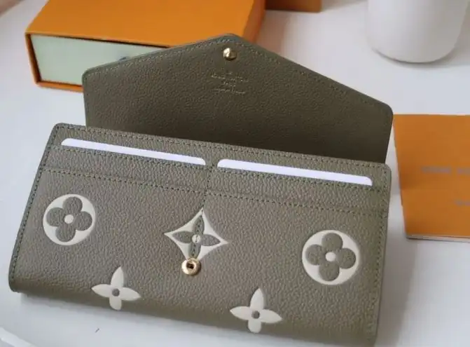 LV Wallets 4178G-0001