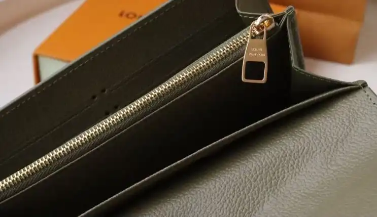 LV Wallets 4178G-0001