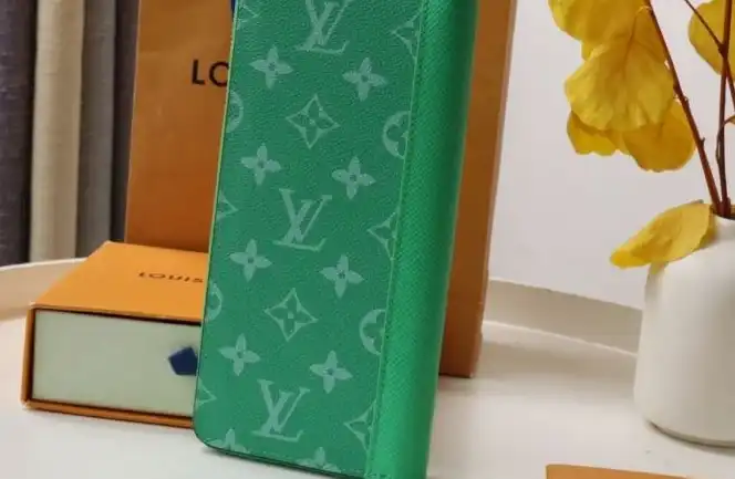 LV Wallets 4178G-0007